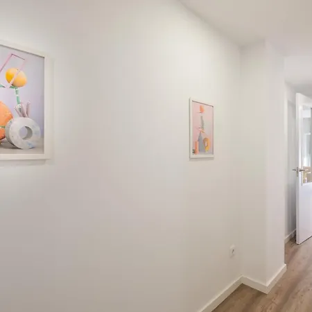 Modern, Stylish With Balcony * バレンシア