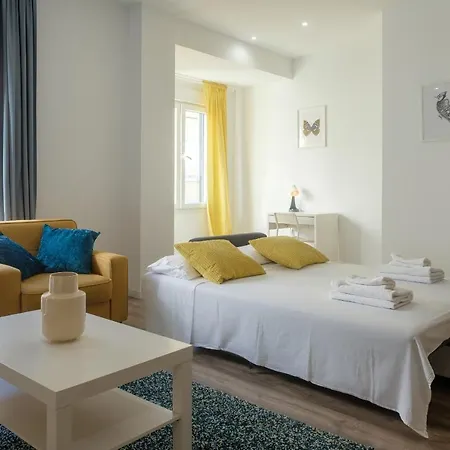 アパート Modern, Stylish With Balcony *
