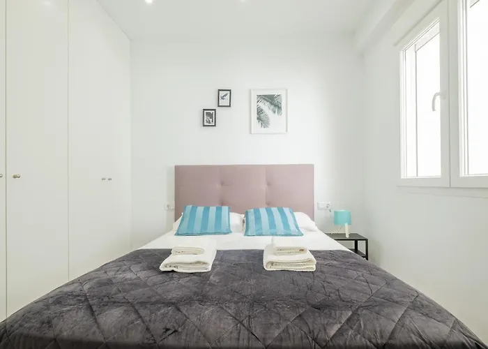 Modern, Stylish With Balcony * Valencia