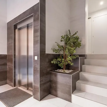 Апартаменты Modern, Stylish With Balcony *