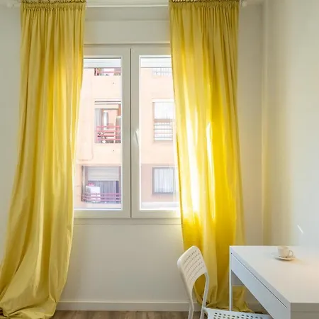 Modern, Stylish With Balcony Валенсия