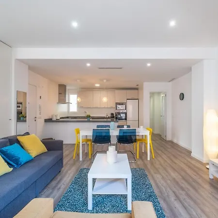 Апартаменты Modern, Stylish With Balcony *
