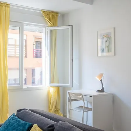 Modern, Stylish With Balcony Апартаменты *