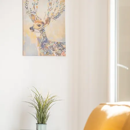 Modern, Stylish With Balcony Apartment Valencia