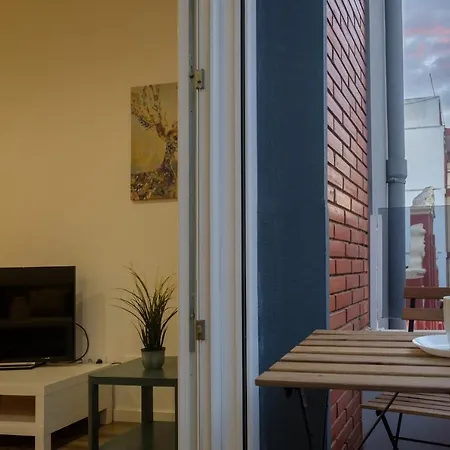 Апартаменты Modern, Stylish With Balcony Валенсия
