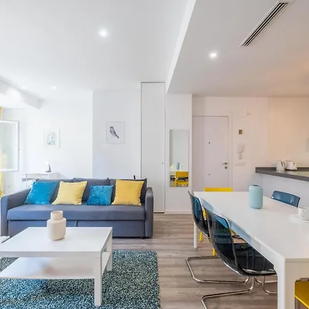 Modern, Stylish With Balcony Апартаменты *